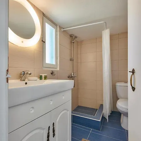 Alikaki Apartment *